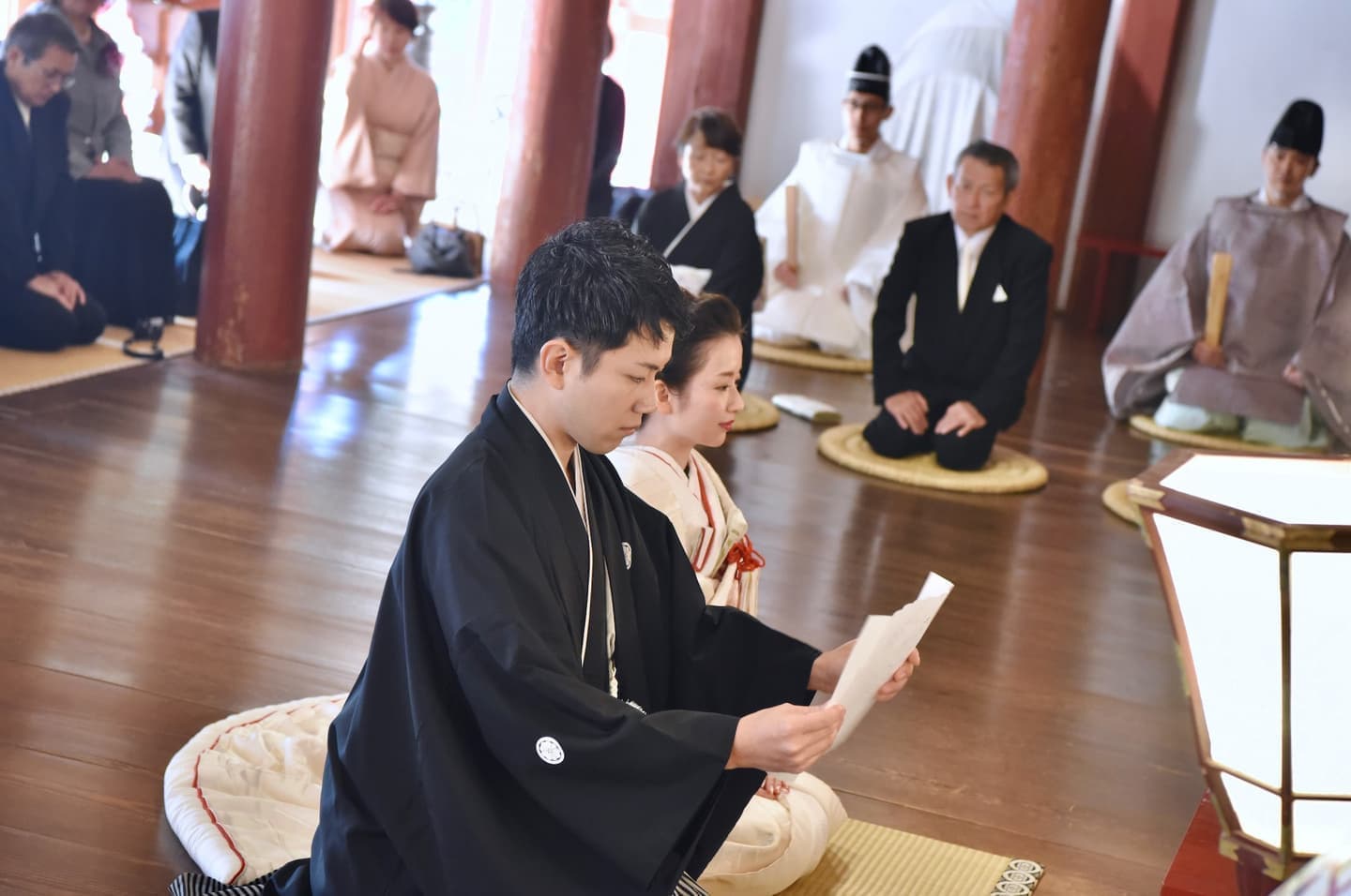 和装衣装で石上神宮で結婚式の写真