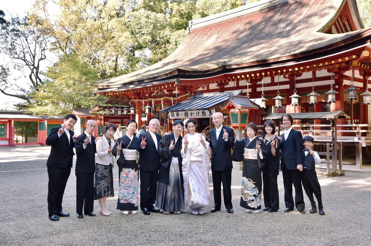 和装衣装で石上神宮で結婚式の写真