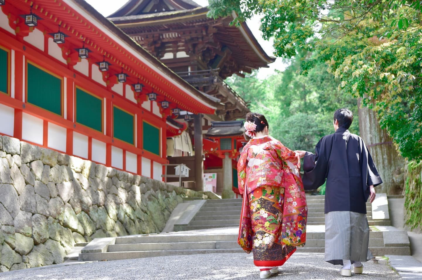 和装衣装で石上神宮で結婚式の写真