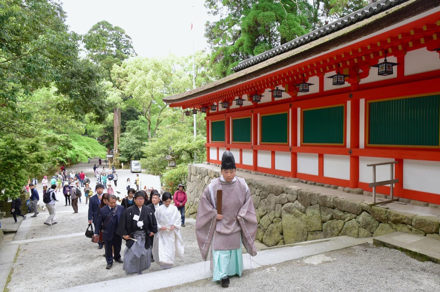 和装衣装で石上神宮で結婚式の写真