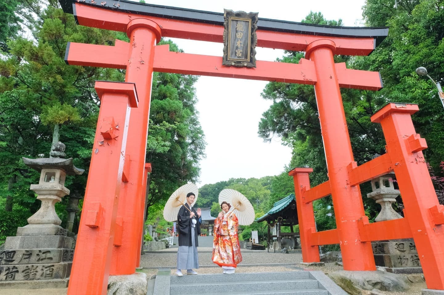 和装衣装で龍田大社で結婚式の写真