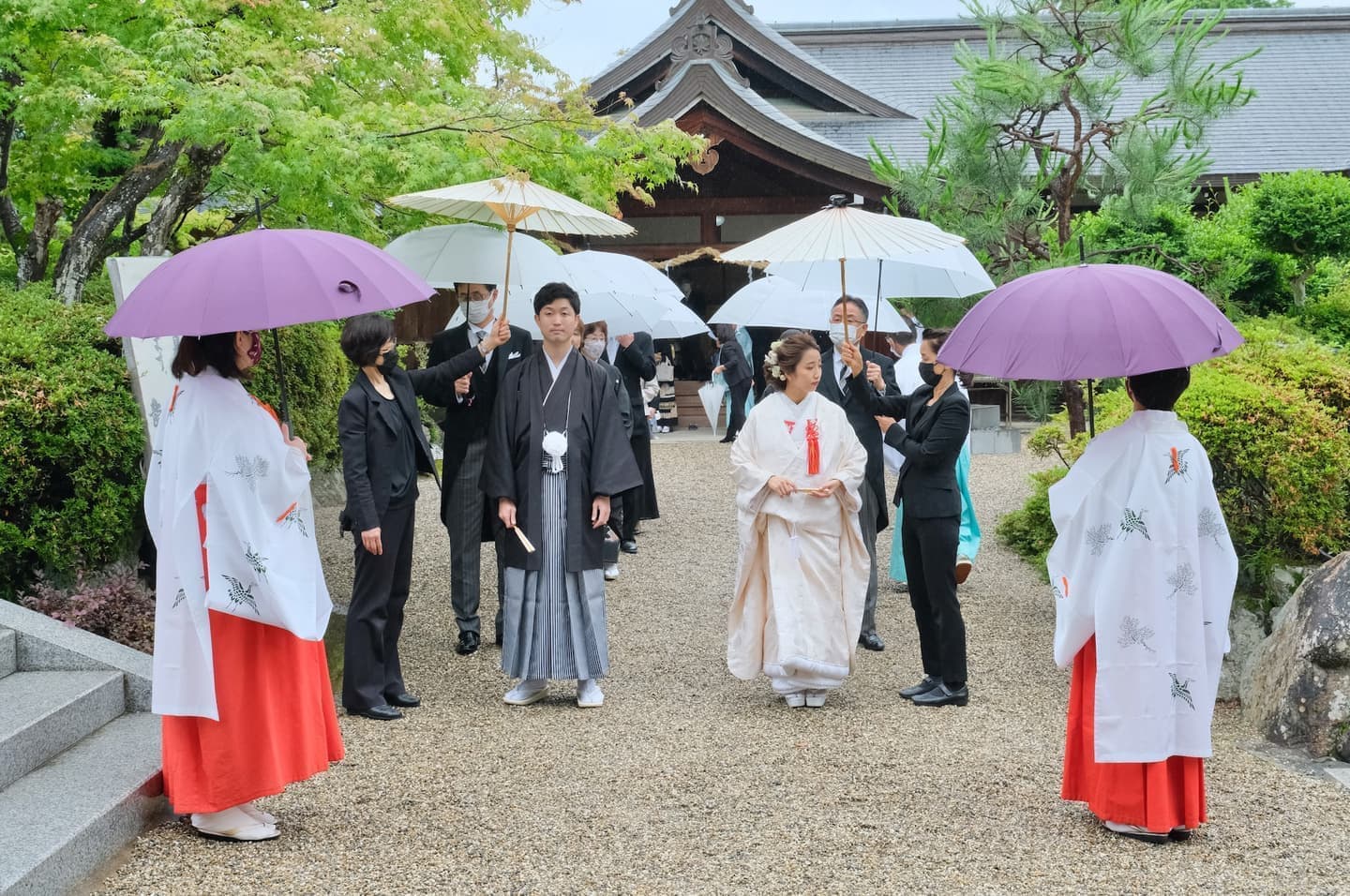 和装衣装で龍田大社で結婚式の写真