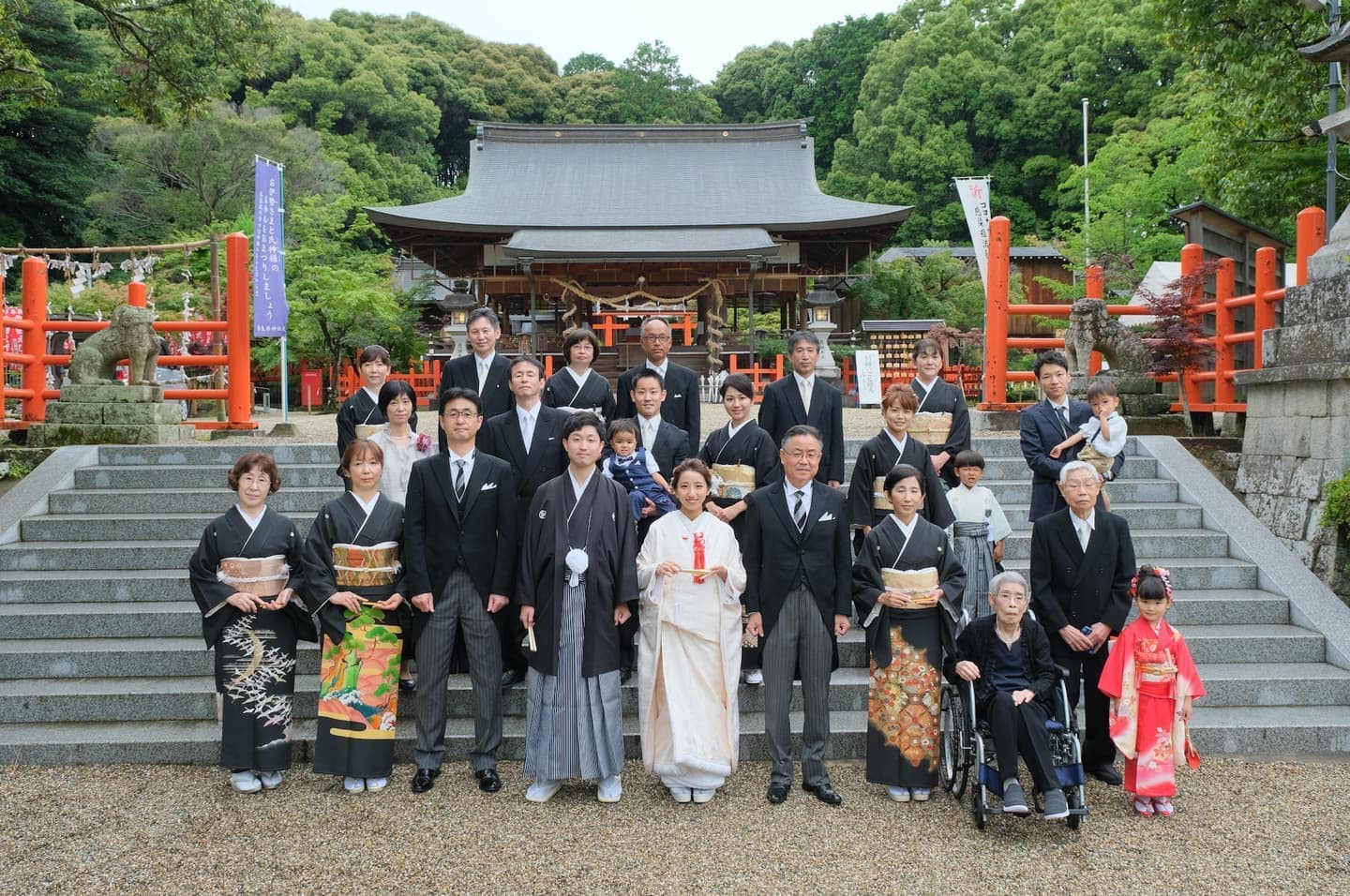 和装衣装で龍田大社で結婚式の写真