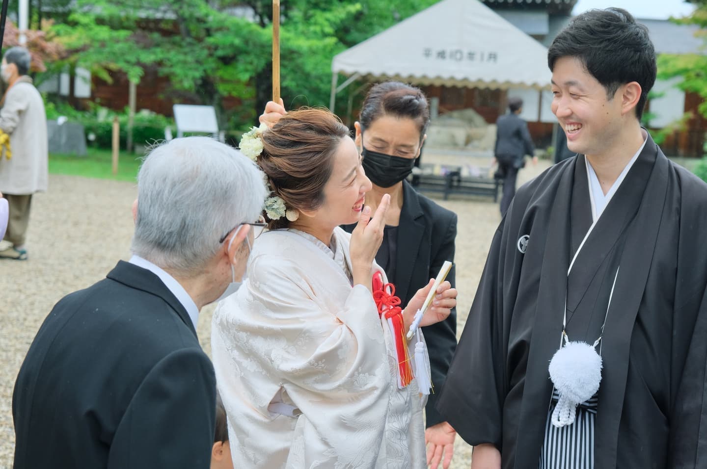 和装衣装で龍田大社で結婚式の写真