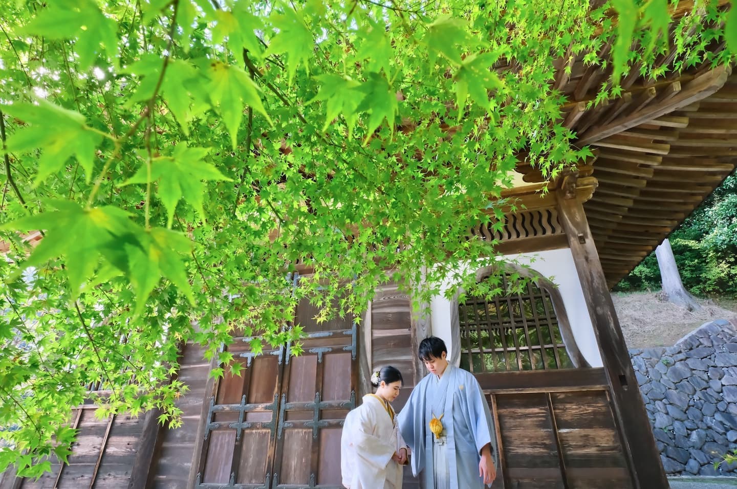 和装衣装で長谷寺で結婚式の写真