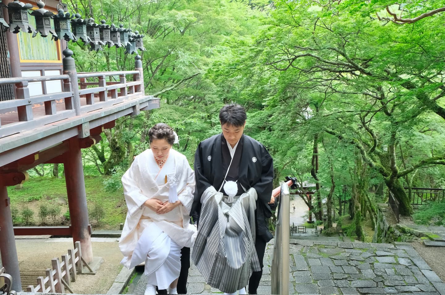 和装衣装で談山神社で結婚式の写真