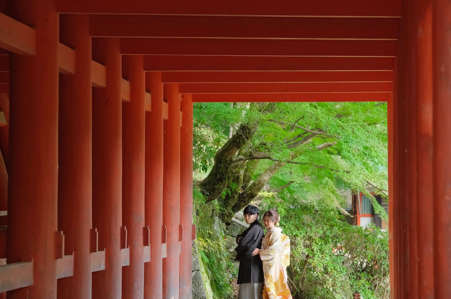 和装衣装で談山神社で結婚式の写真