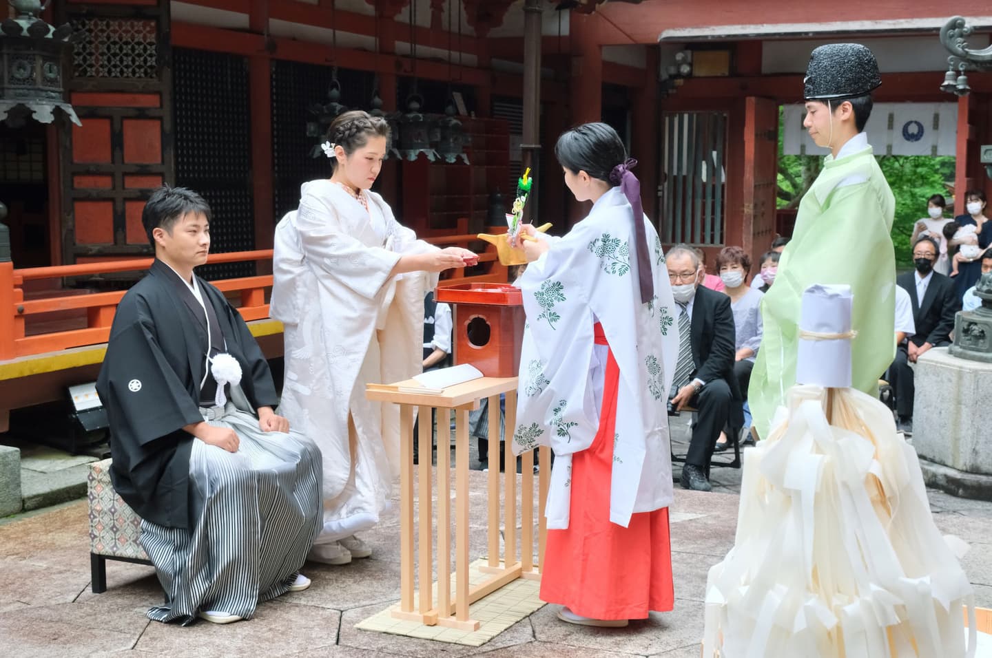 和装衣装で談山神社で結婚式の写真