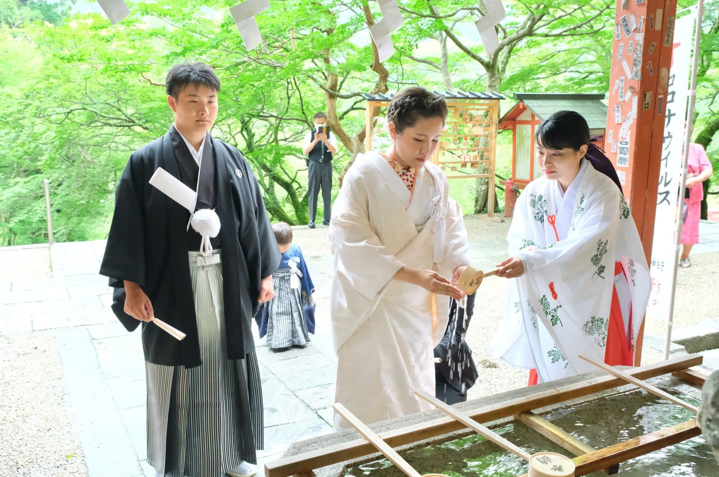 和装衣装で談山神社で結婚式の写真