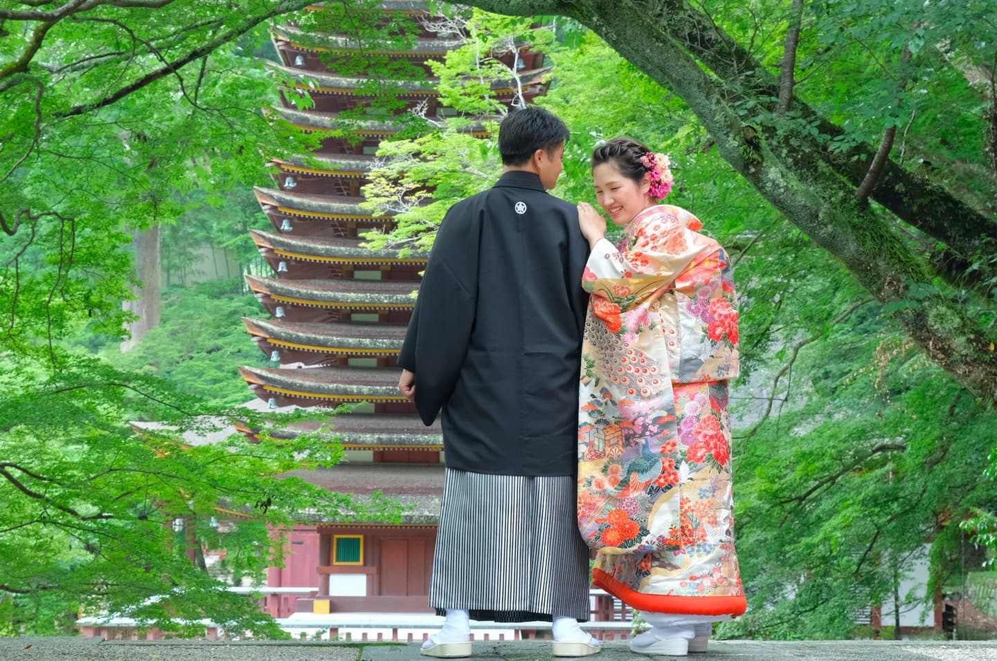 和装衣装で談山神社で結婚式の写真