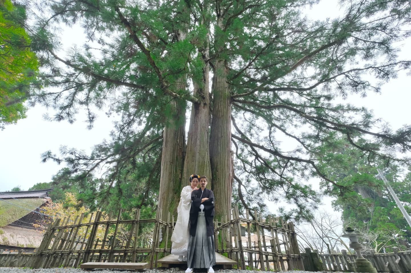 和装衣装で戸隠神社で結婚式の写真