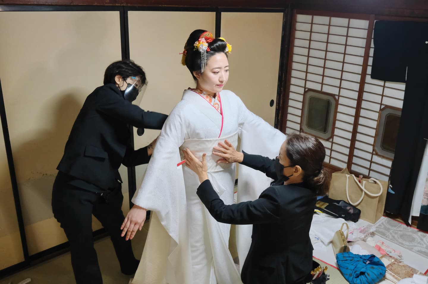 和装衣装で戸隠神社で結婚式の写真