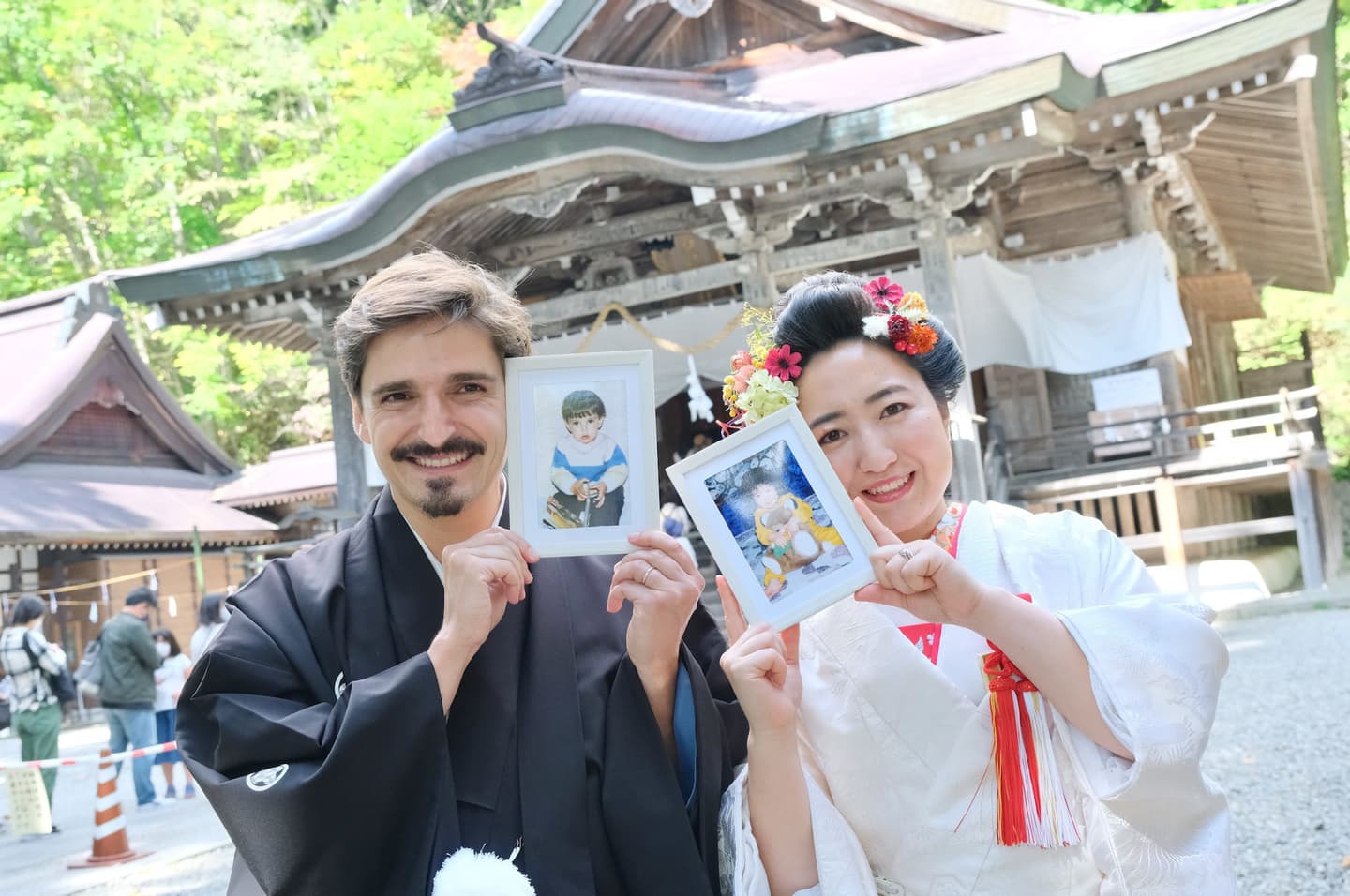 和装衣装で戸隠神社で結婚式の写真