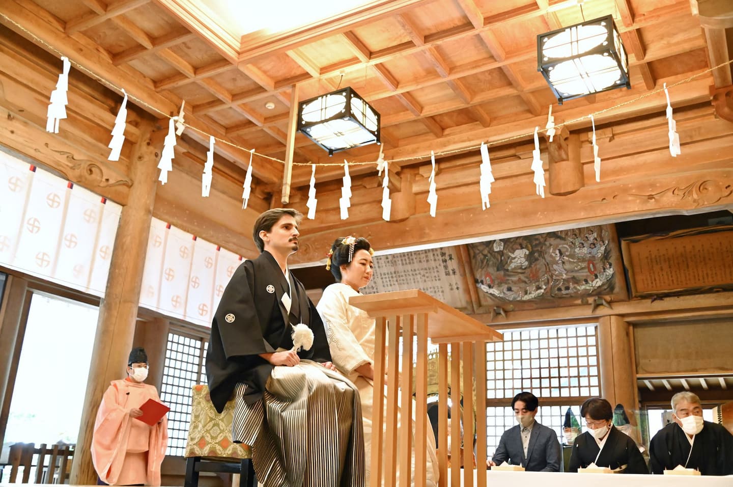 和装衣装で戸隠神社で結婚式の写真