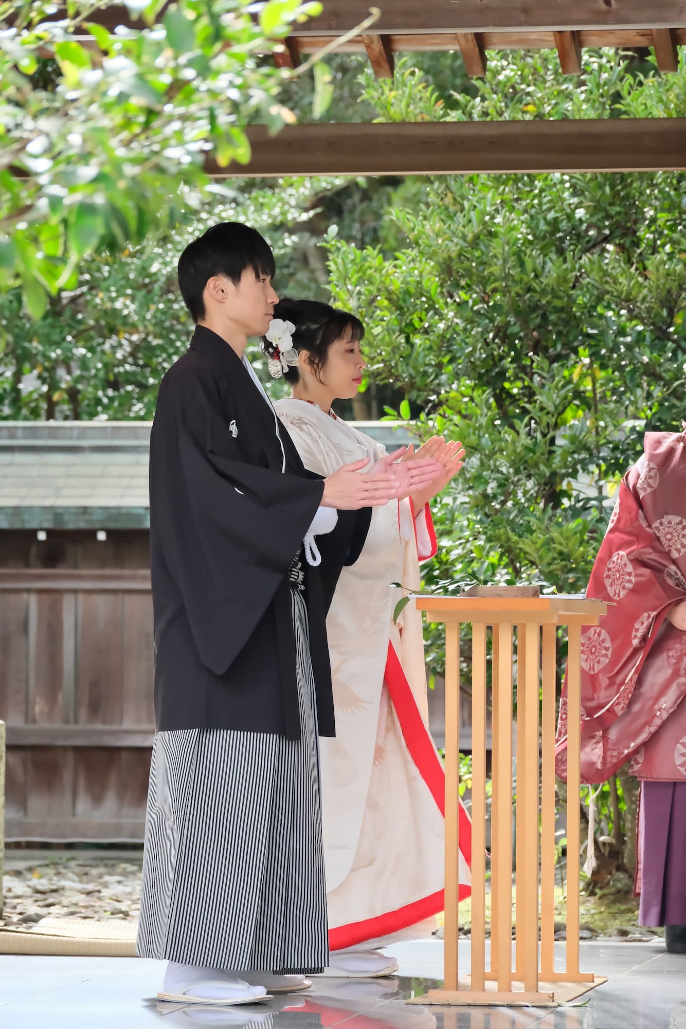 和装着物での神社結婚式写真