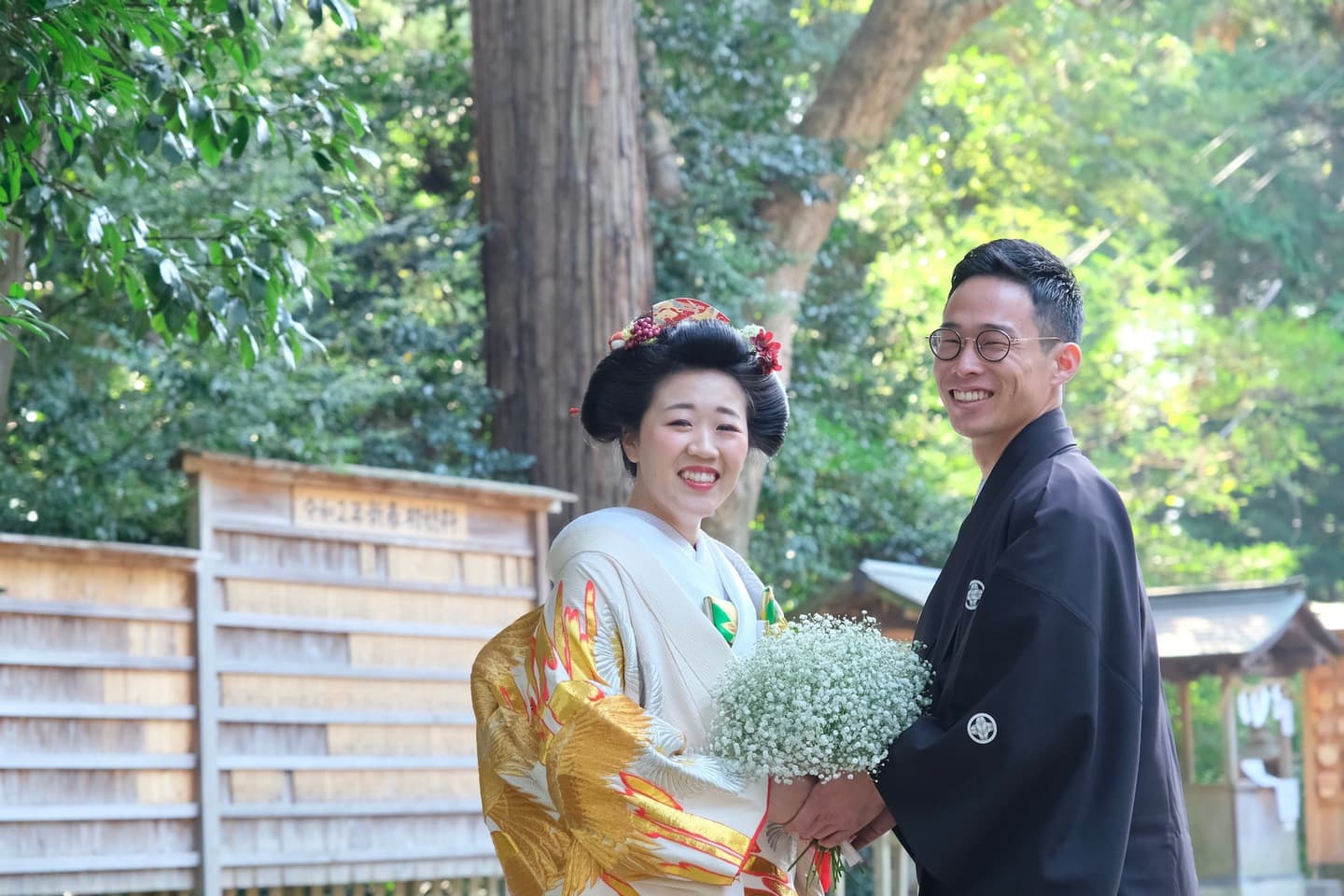 和装衣装で往馬大社で結婚式の写真