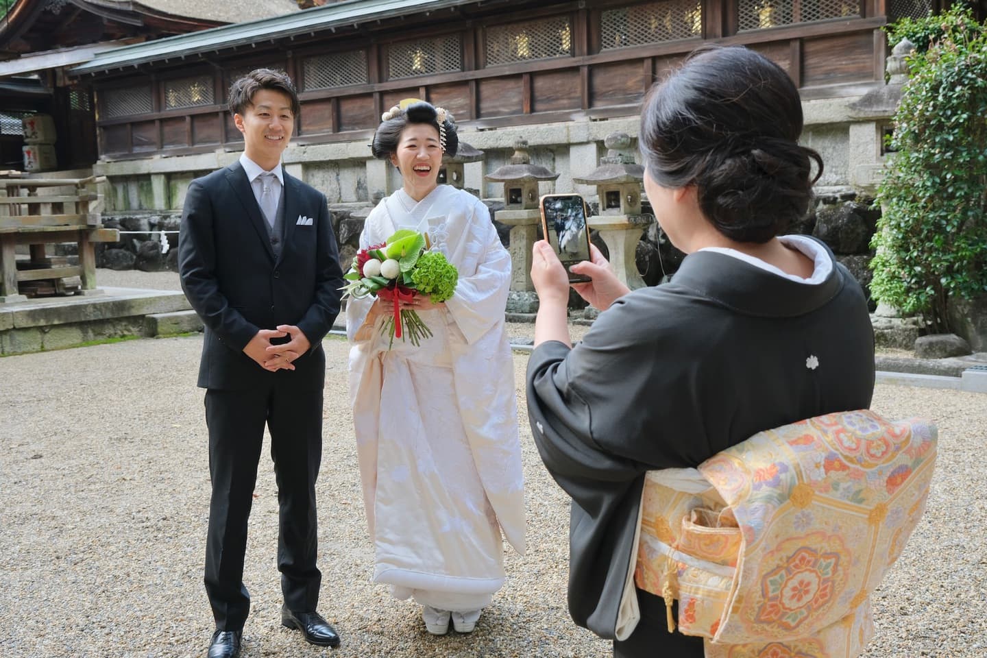 和装衣装で往馬大社で結婚式の写真