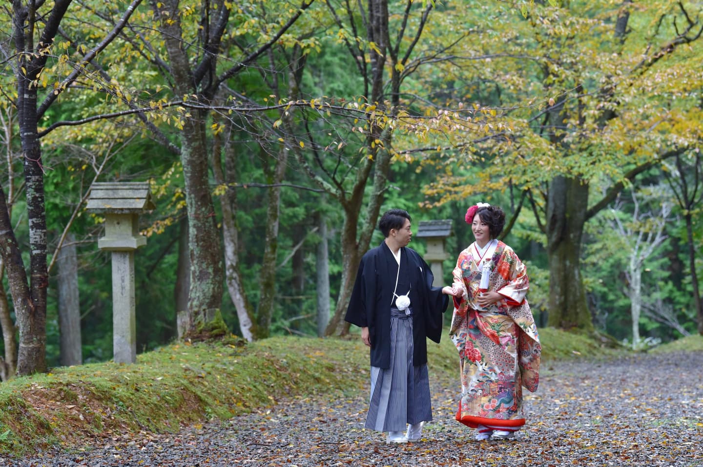 和装衣装で吉野神宮で結婚式の写真