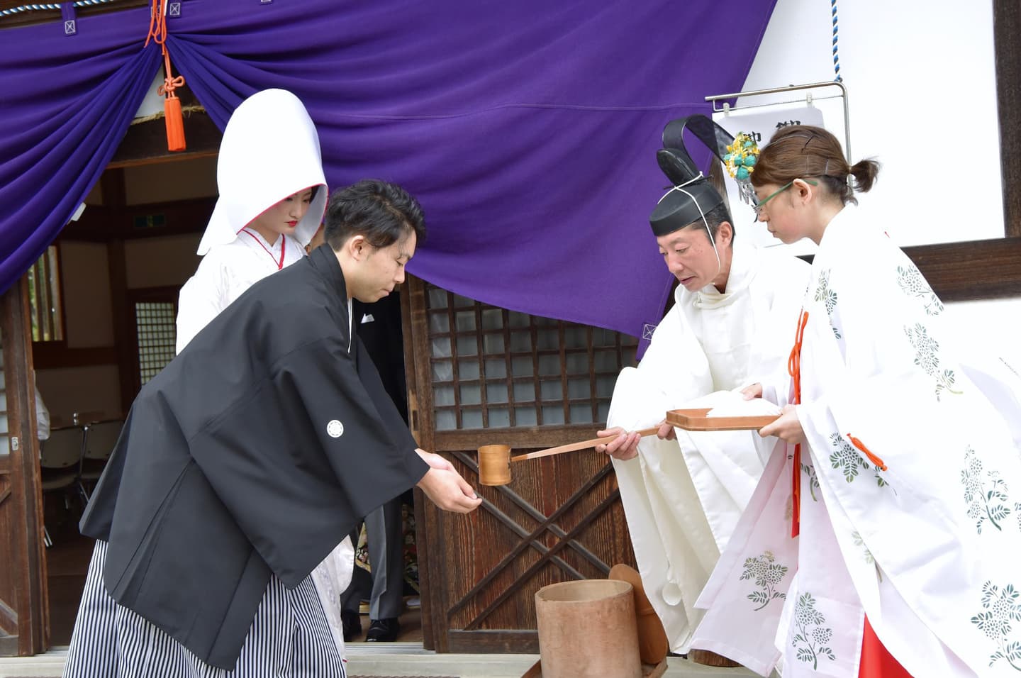 和装衣装で吉野神宮で結婚式の写真