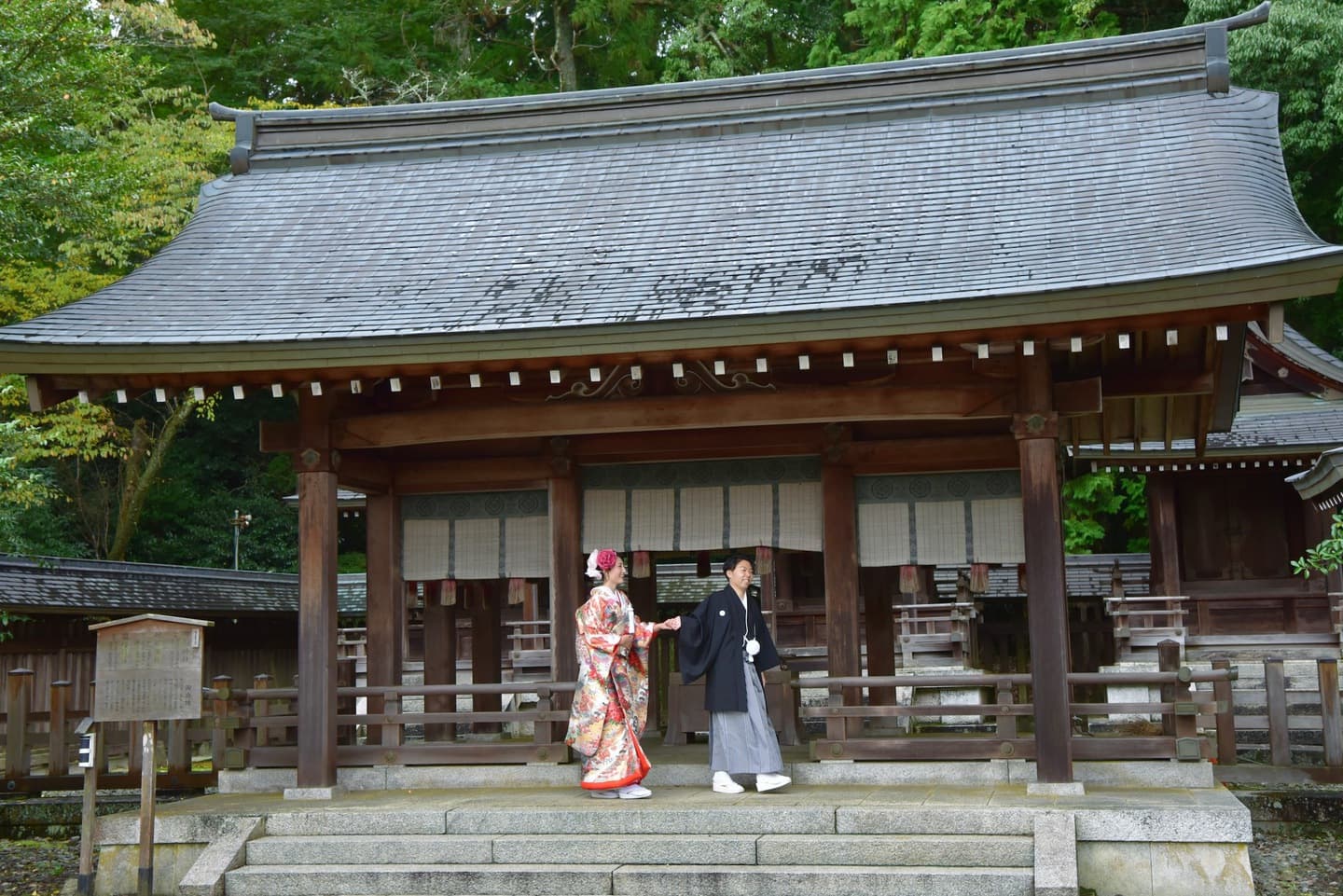 和装衣装で吉野神宮で結婚式の写真