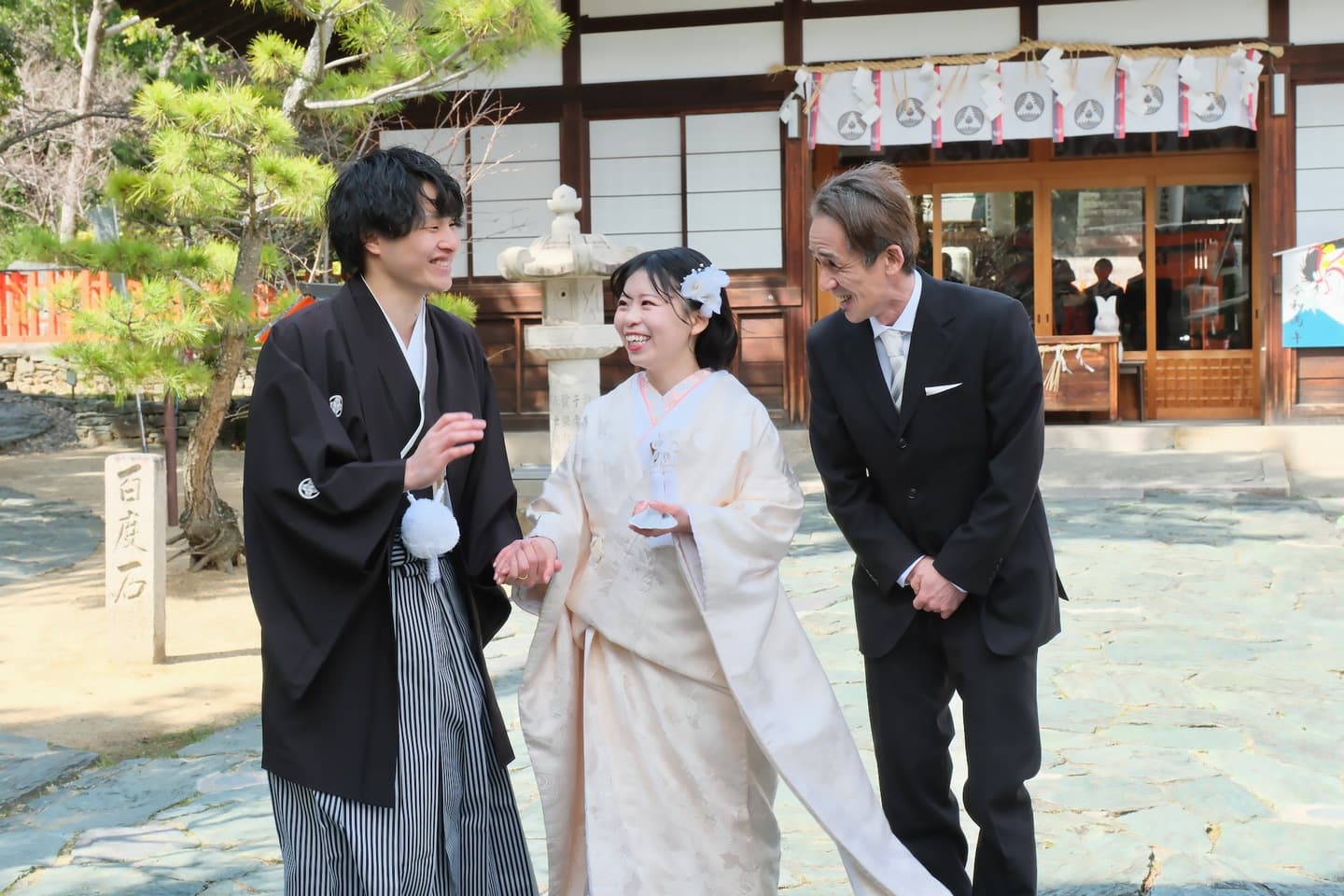 和装衣装で玉津島神社で結婚式の花嫁