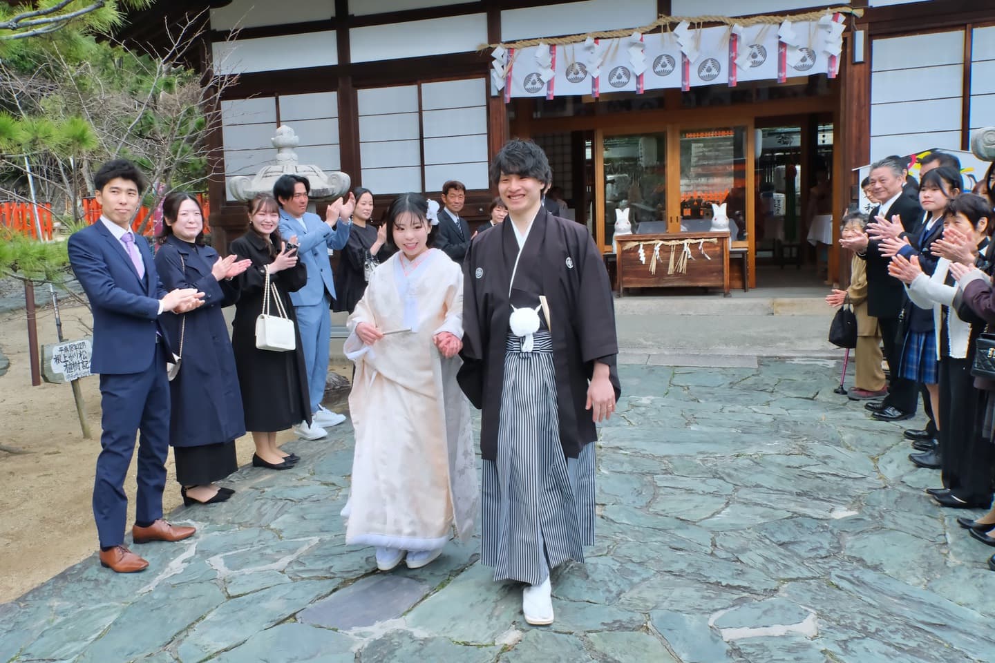 和装衣装で玉津島神社で結婚式の花嫁