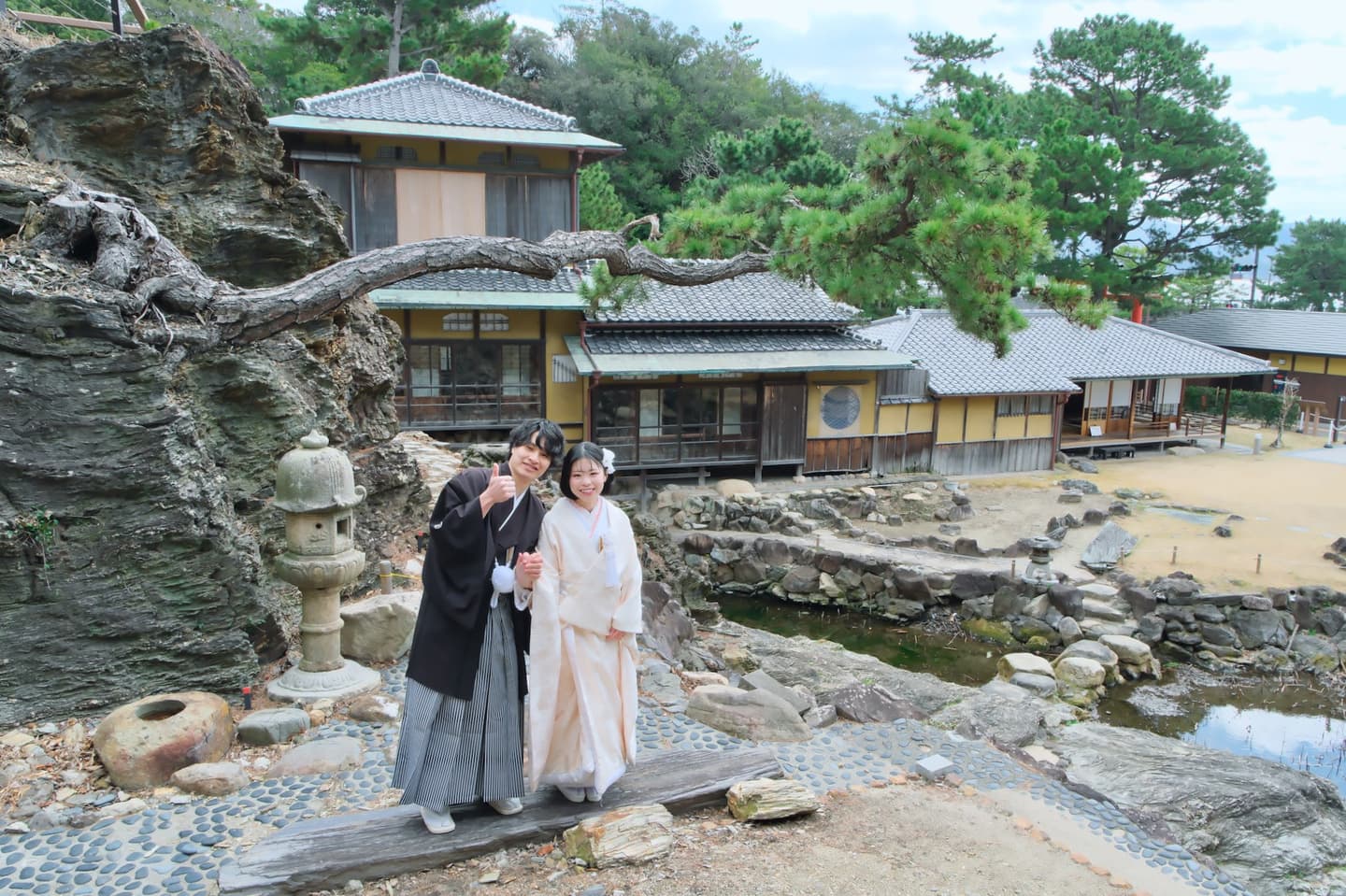 和装衣装で玉津島神社で結婚式の花嫁