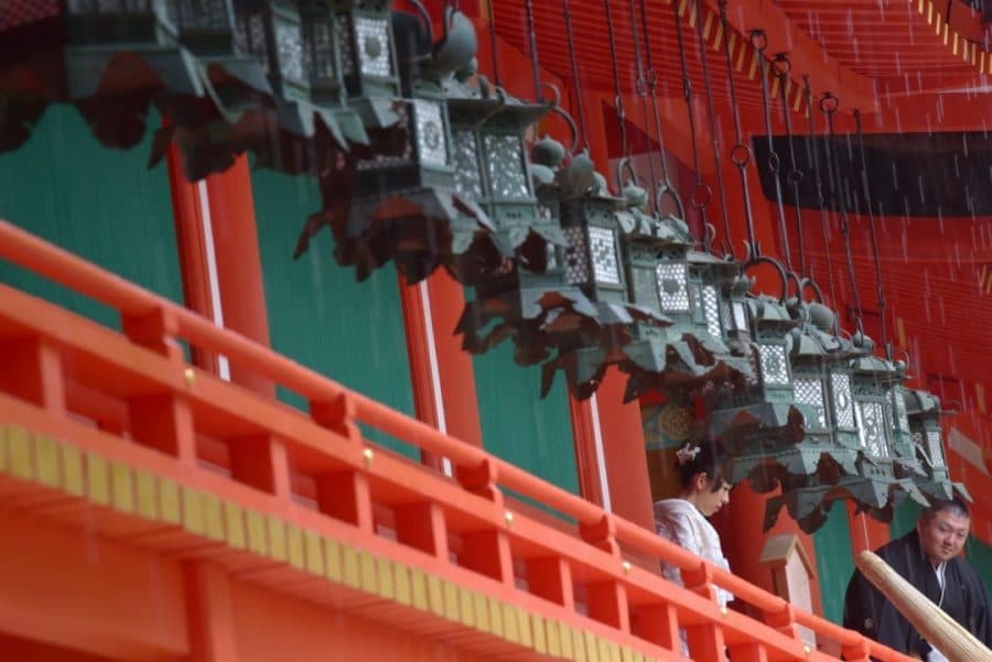 春日大社で結婚式の花嫁