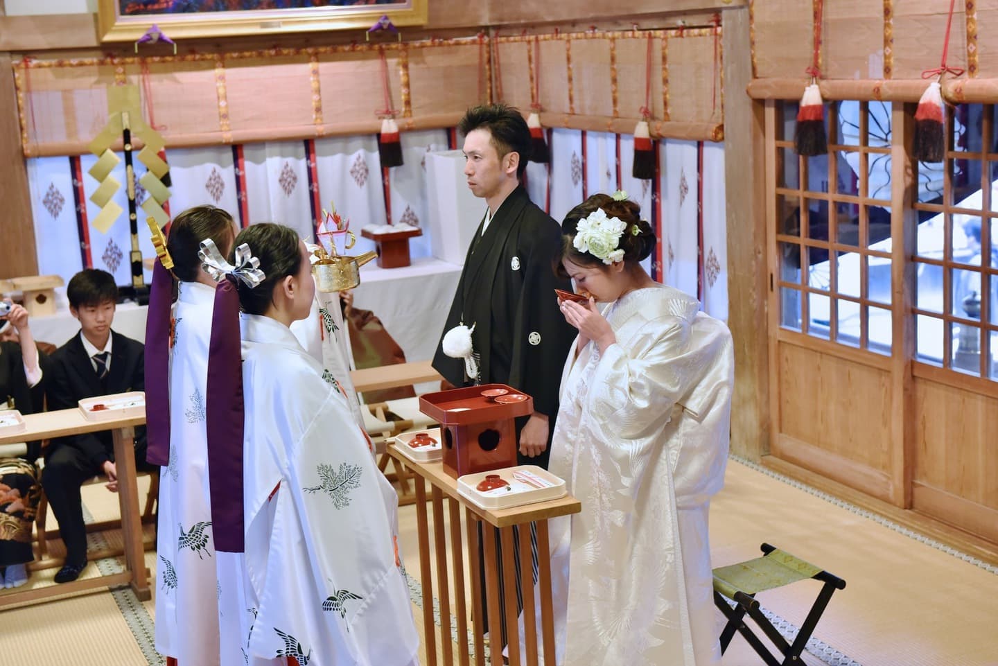 枚岡神社で結婚式の花嫁