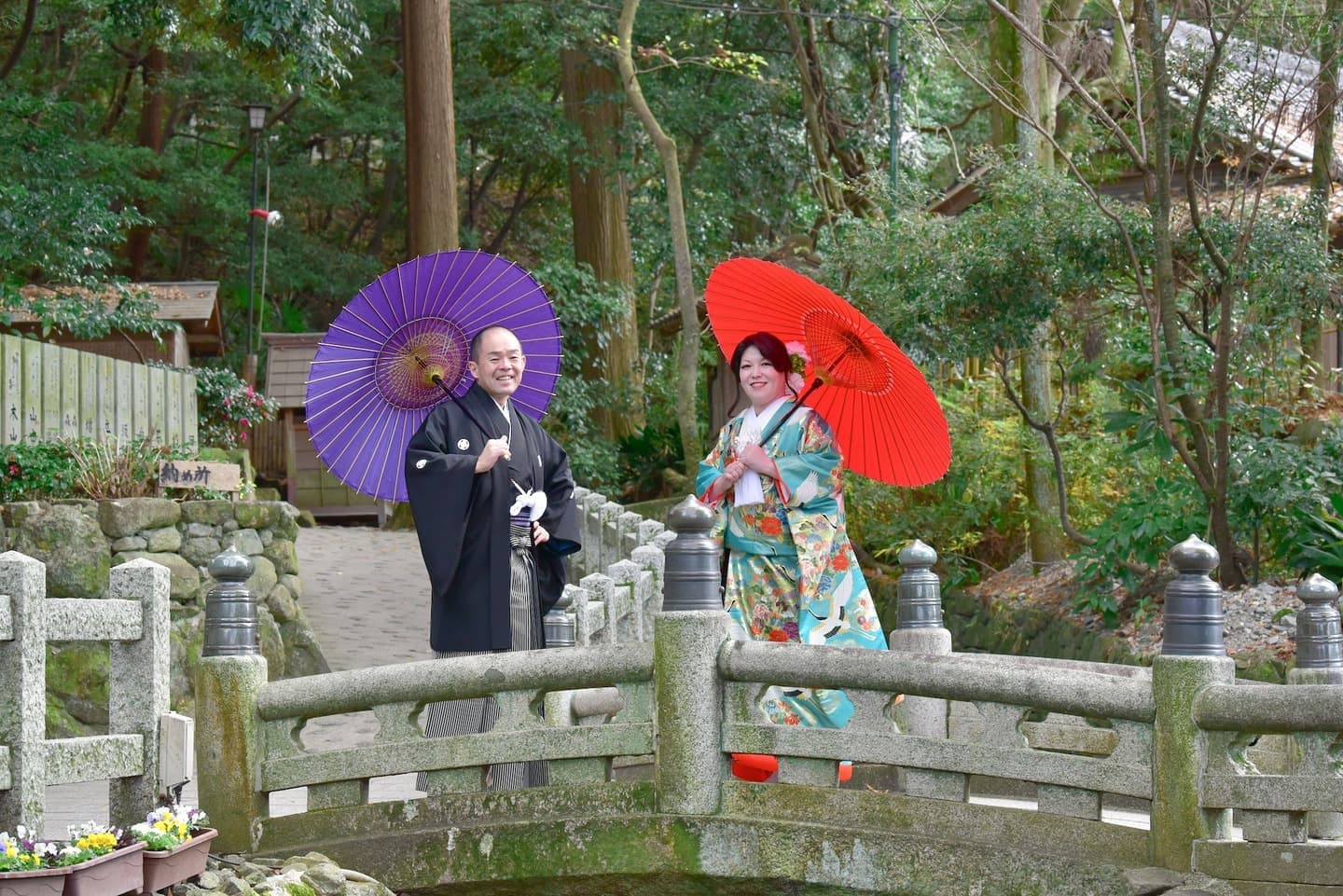 枚岡神社で結婚式の花嫁