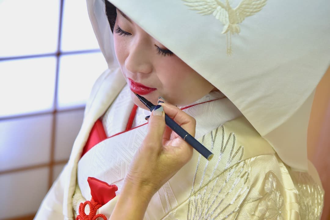 カツラと綿帽子での白無垢の新婦