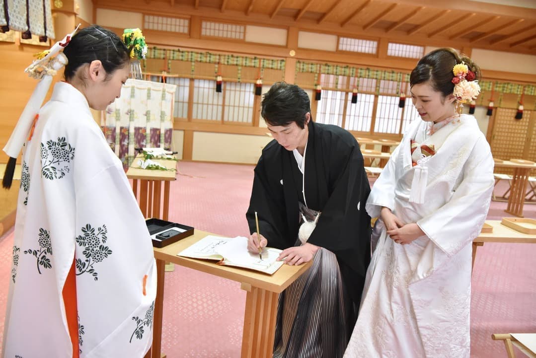 大神神社での神前結婚式の写真