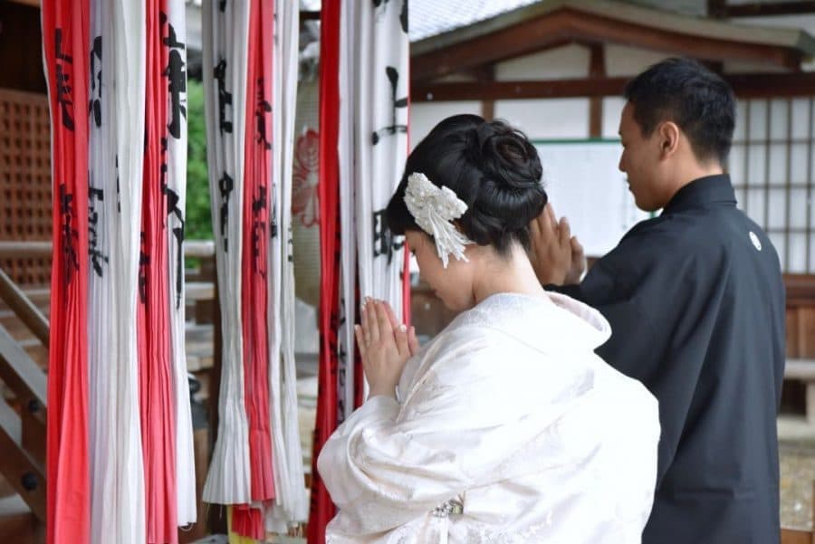 大神神社の結婚式で白無垢の花嫁