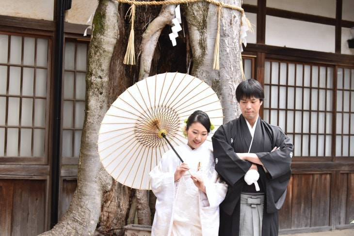 大神神社で白無垢で結婚式の花嫁