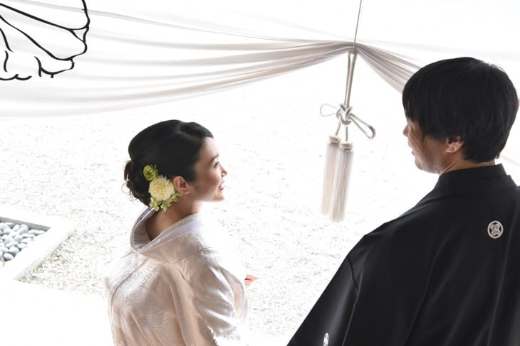 大神神社で白無垢で結婚式の花嫁