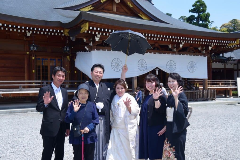 大神神社で結婚式の白無垢の花嫁