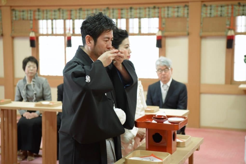 大神神社で白無垢で結婚式の花嫁