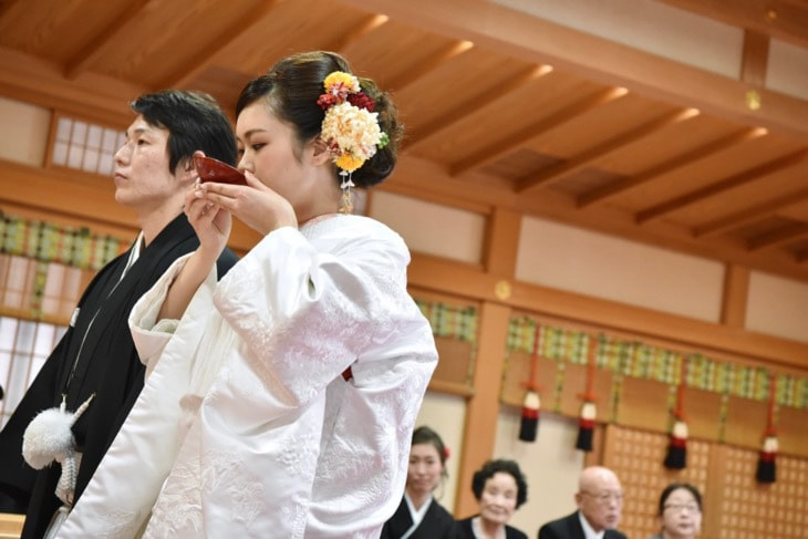 大神神社で結婚式の白無垢花嫁