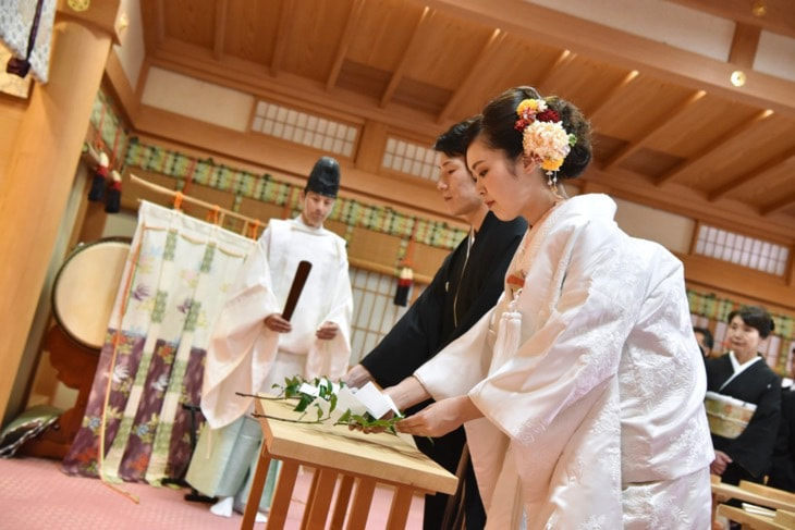 大神神社で結婚式の白無垢花嫁
