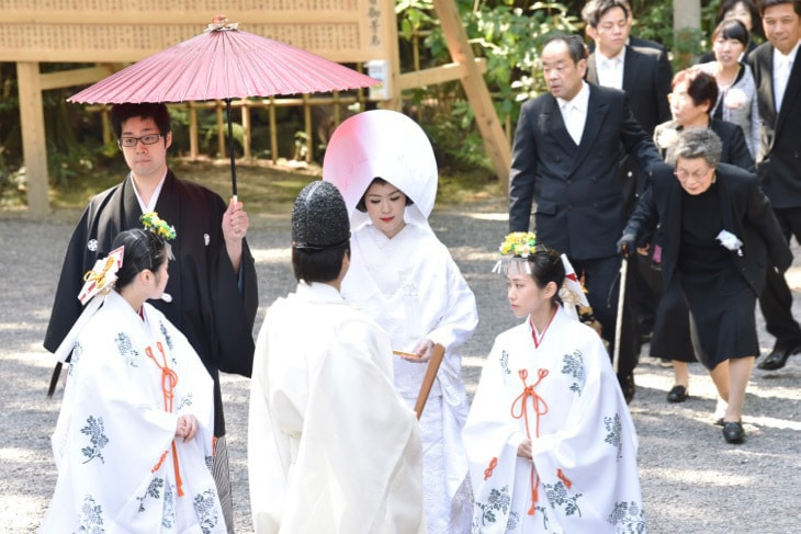 大神神社で結婚式の花嫁