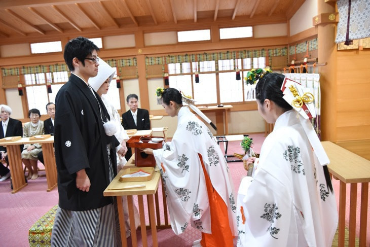 大神神社で結婚式の花嫁