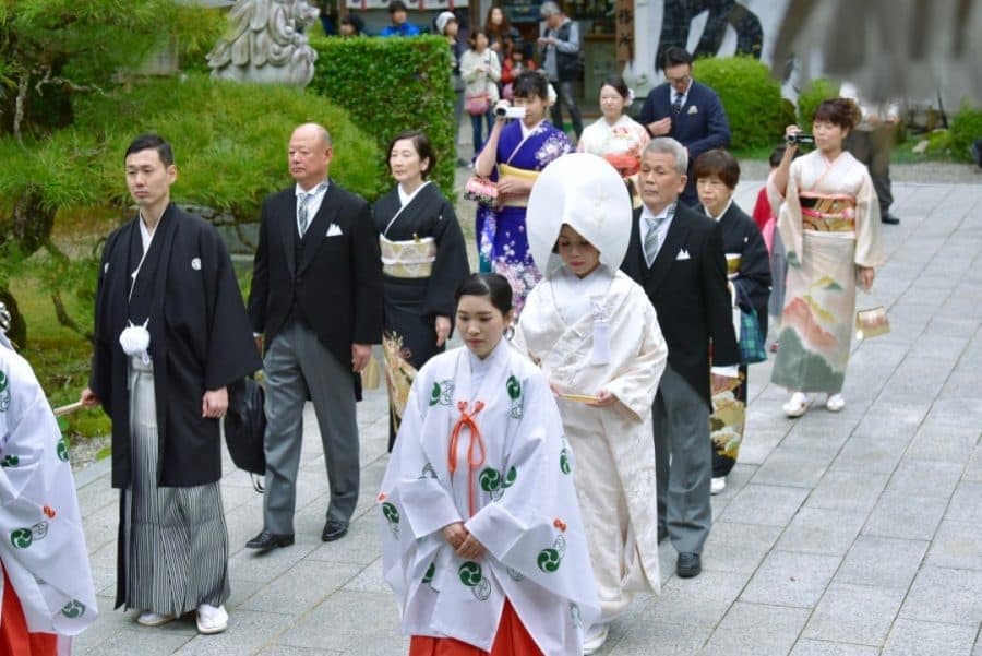 熊野本宮大社の結婚式の白無垢綿帽子