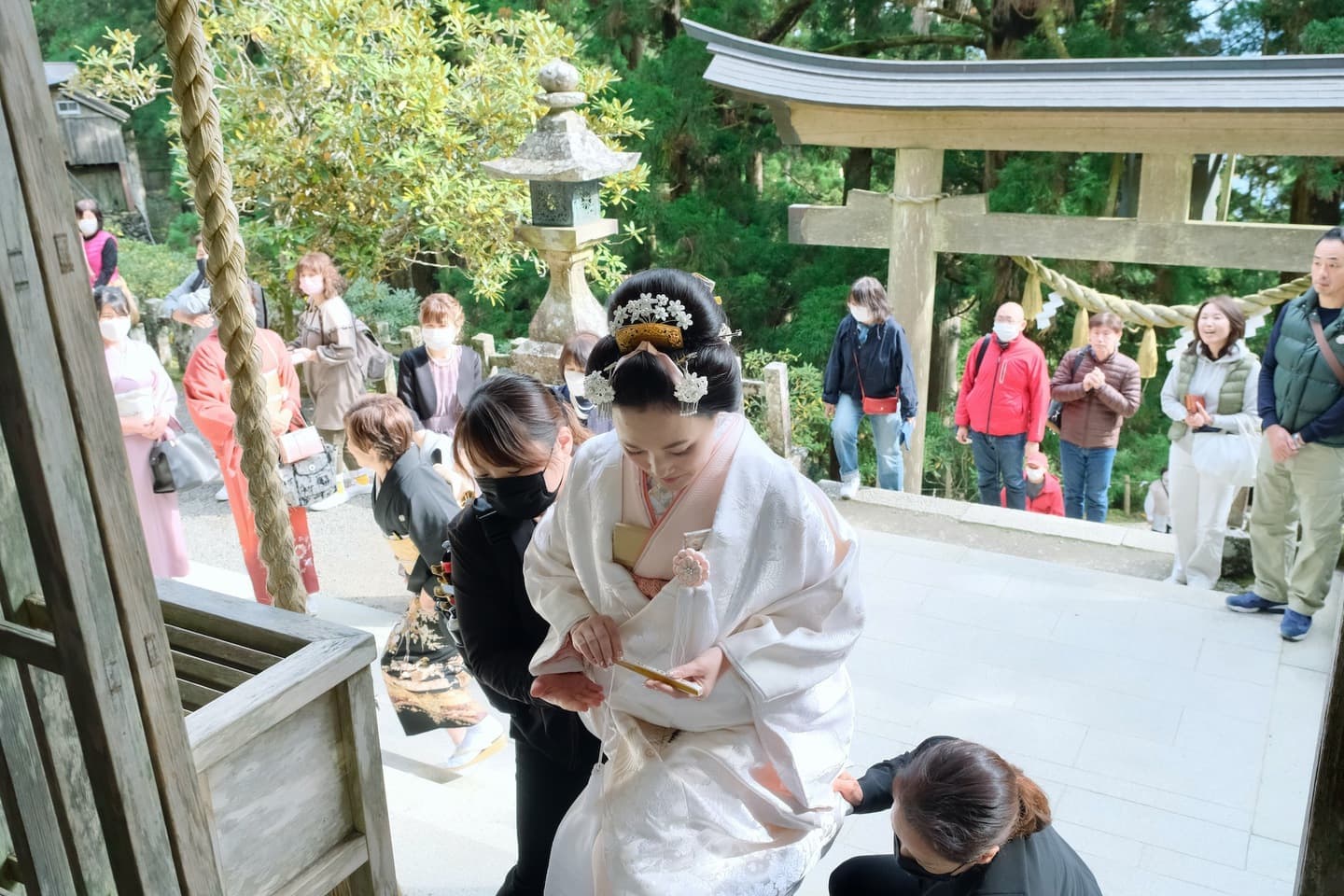 玉置神社で結婚式の花嫁