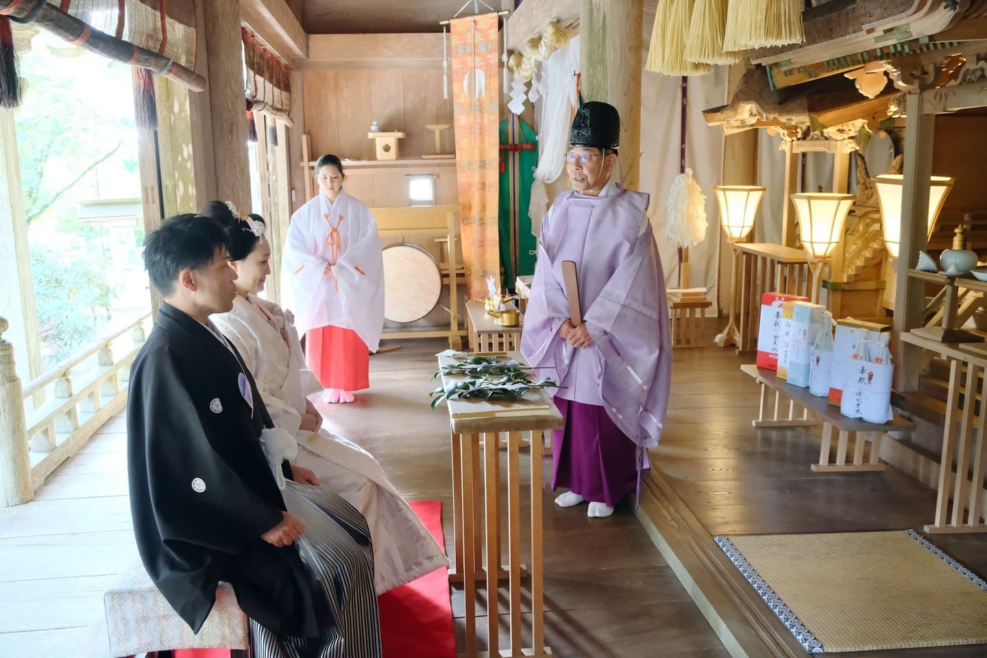 玉置神社で結婚式の花嫁