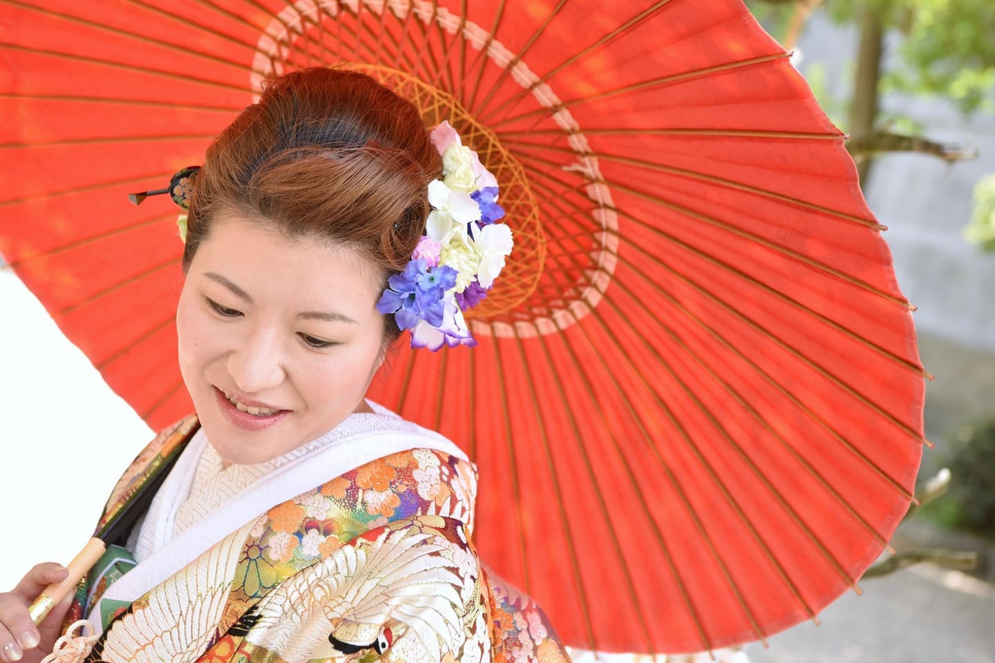 難波八坂神社で結婚式の新郎と花嫁