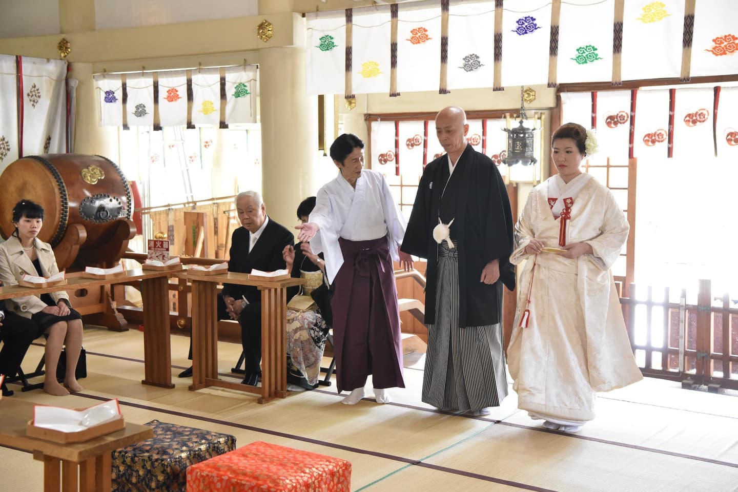 難波八坂神社の結婚式の洋髪白無垢