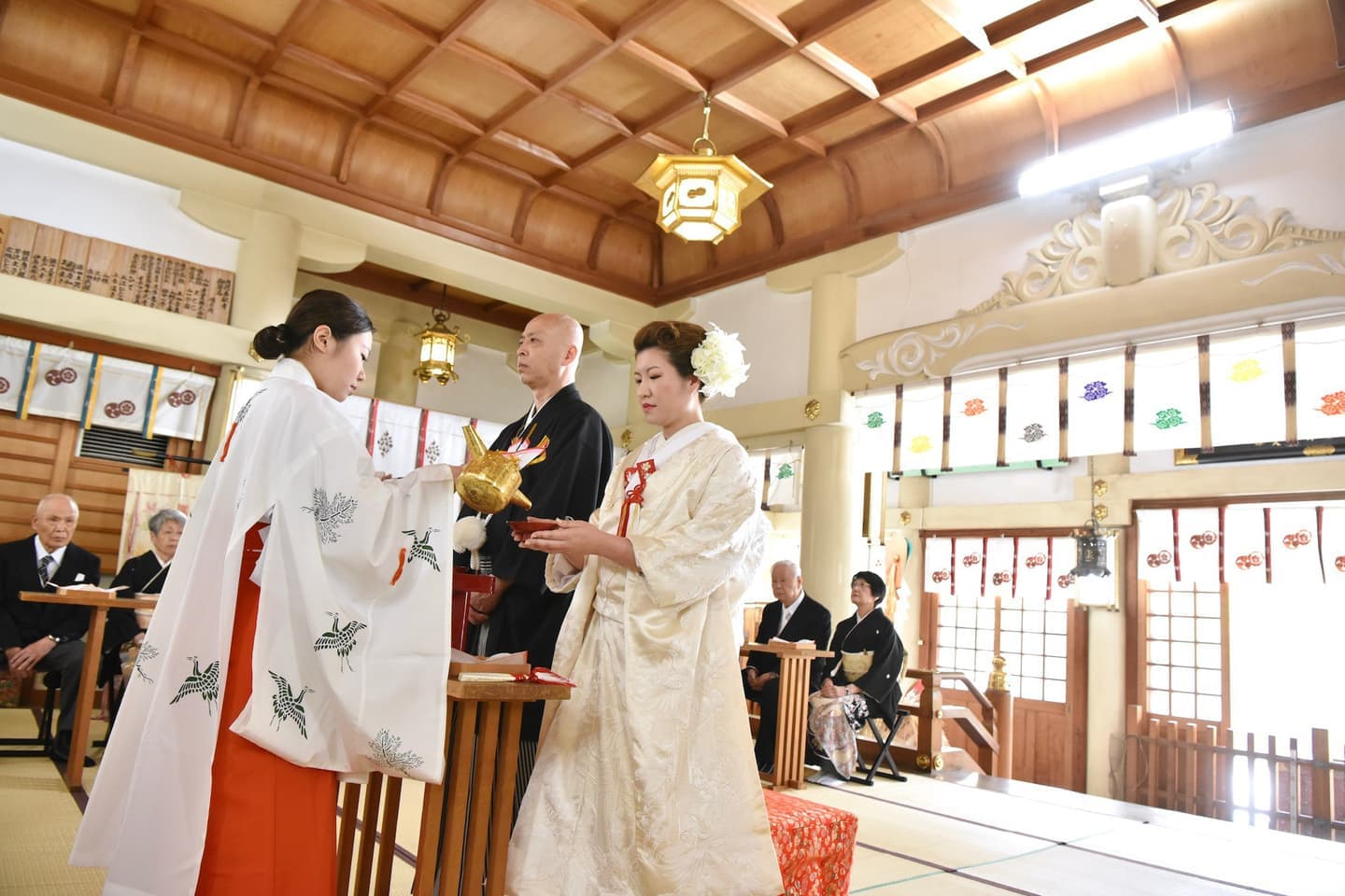 難波八坂神社の結婚式の洋髪白無垢