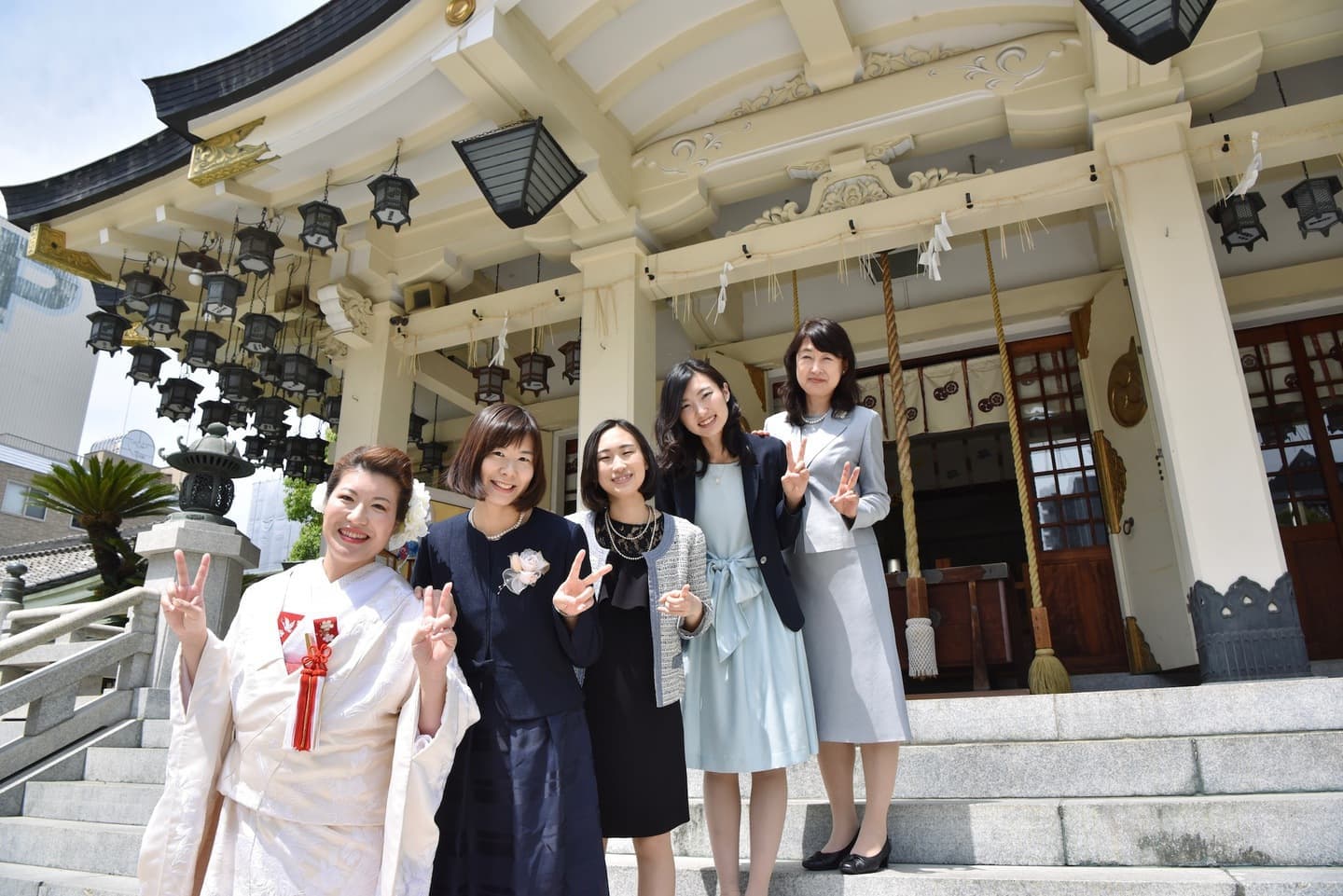 難波八坂神社の結婚式の洋髪白無垢の花嫁