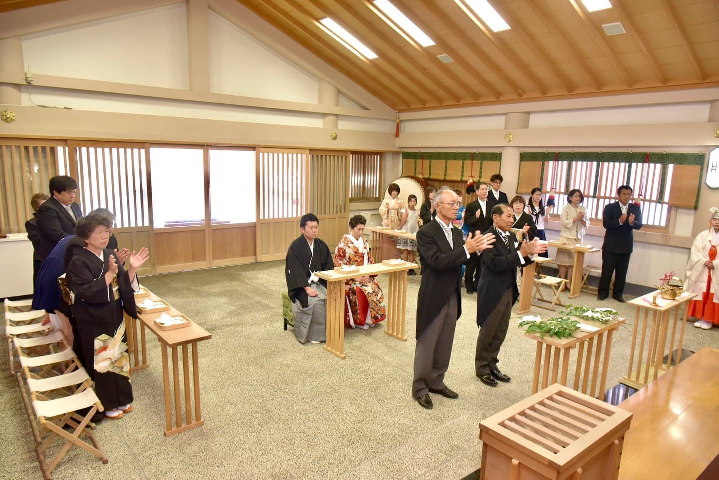 二見興玉神社で結婚式の新郎と花嫁さん