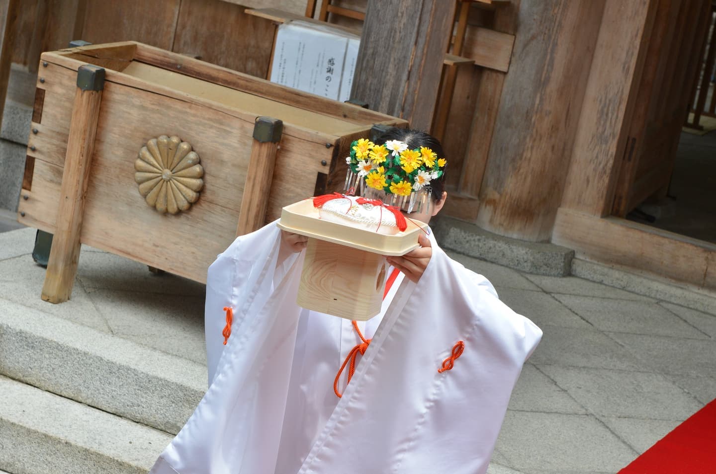 出雲大神宮で結婚式の新郎と花嫁